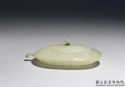 图片[2]-Jade dish with single handle and lid. India-China Archive